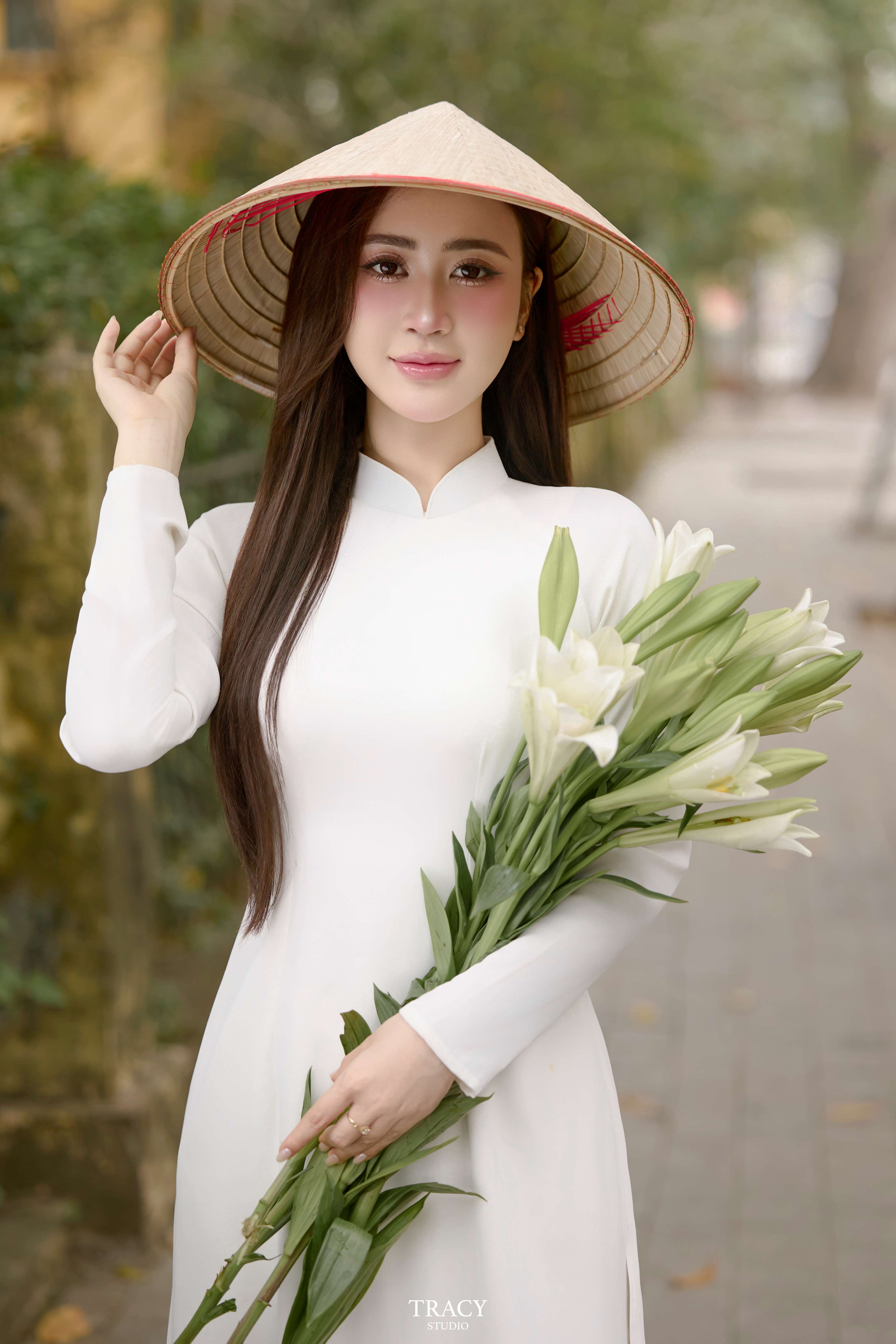 frontend/img/gallery/tinh-khoi-ao-dai-viet/tracy-studio-chup-concept-ao-dai-hoa-hue (3).jpg